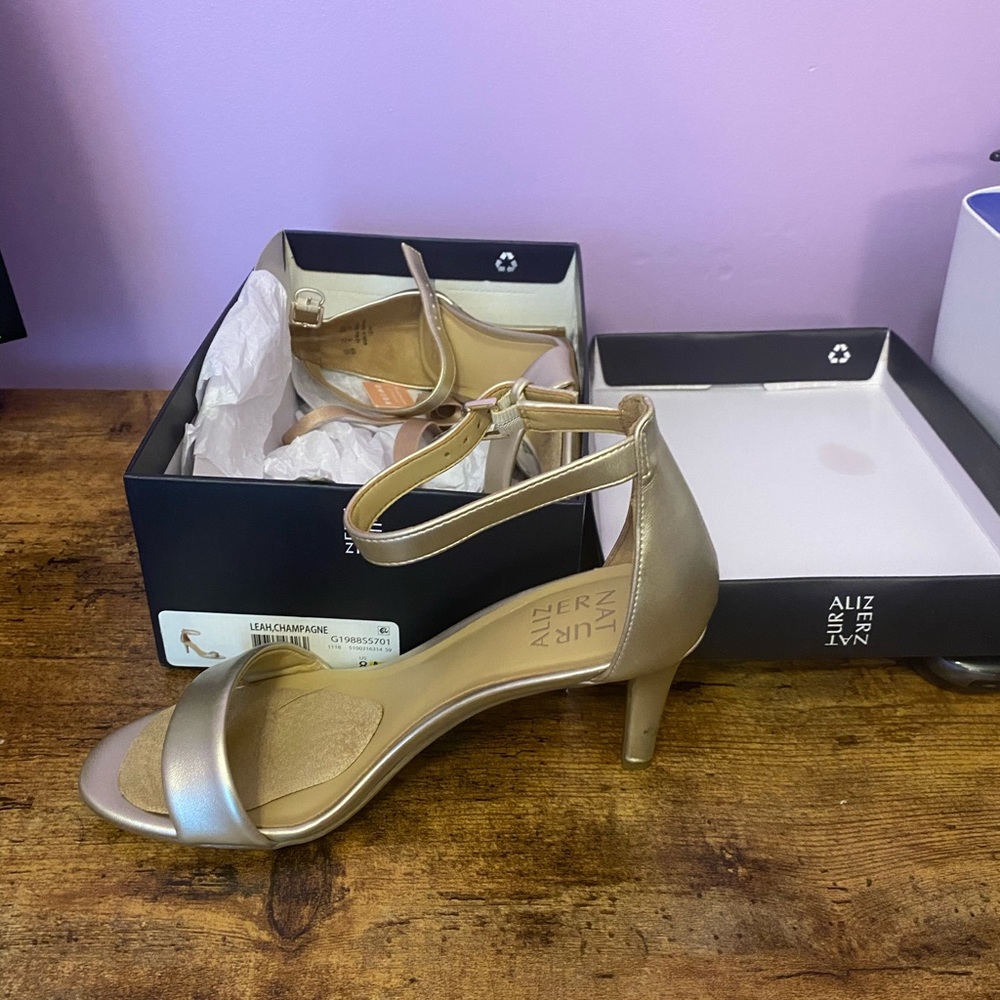 Naturalizer Size 8 Heels